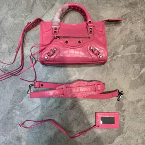 Balenciaga巴黎世家原版鳄鱼纹牛皮配银钉机车包228 669