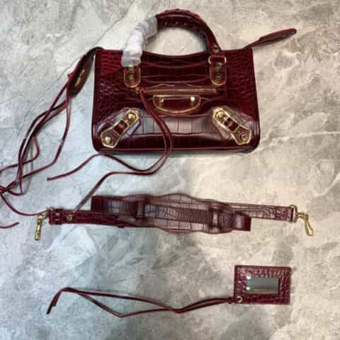 Balenciaga巴黎世家原版鳄鱼纹牛皮配金边机车包228 669