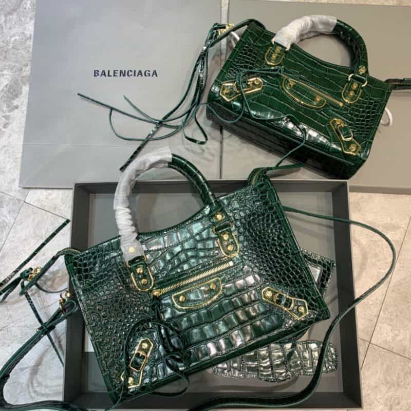 Balenciaga巴黎世家原版鳄鱼纹牛皮配金边机车包228 669