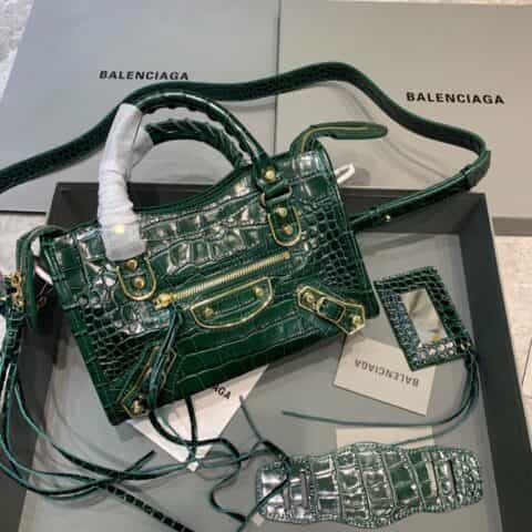 Balenciaga巴黎世家原版鳄鱼纹牛皮配金边机车包228 669