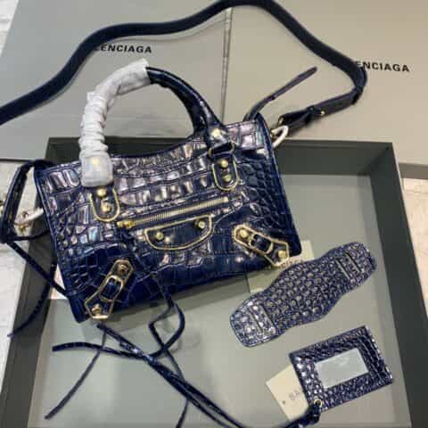 Balenciaga巴黎世家原版鳄鱼纹牛皮配金边机车包228 669