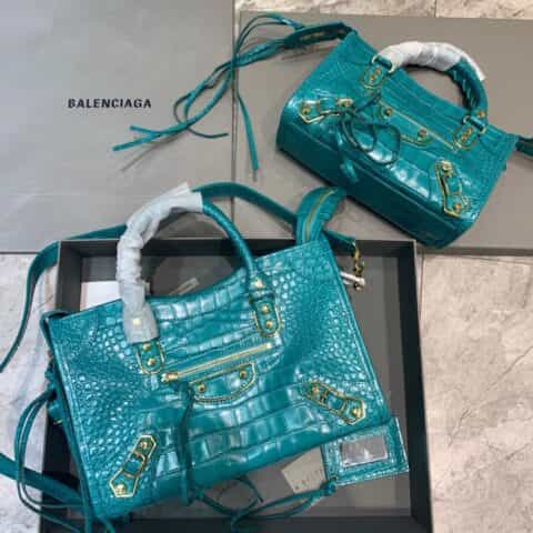 Balenciaga巴黎世家原版鳄鱼纹牛皮配金边机车包228 669