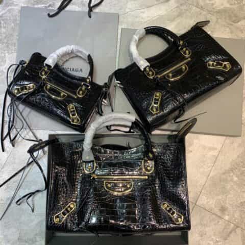Balenciaga巴黎世家原版鳄鱼纹牛皮配金边机车包228 669 115748