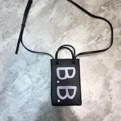 Balenciaga巴黎世家配牛皮肩带迷你手机包