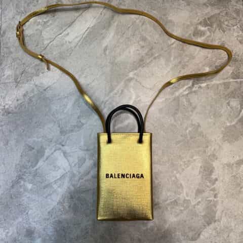 Balenciaga巴黎世家配牛皮肩带迷你手机包
