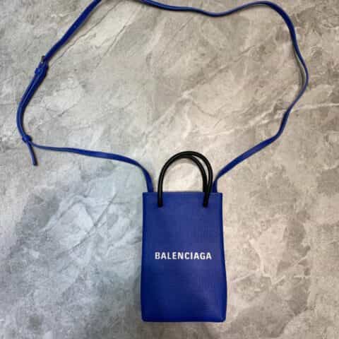 Balenciaga巴黎世家配牛皮肩带迷你手机包
