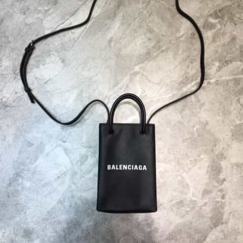 Balenciaga巴黎世家配牛皮肩带迷你手机包
