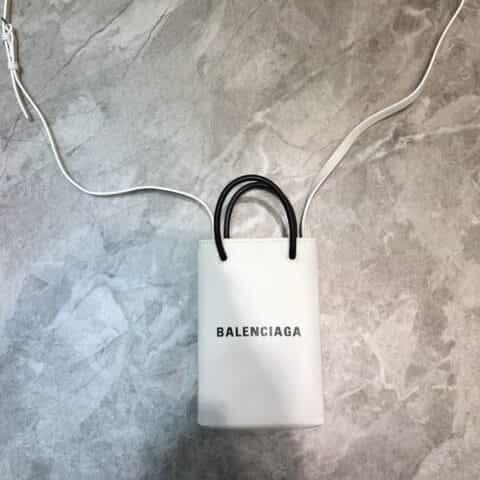 Balenciaga巴黎世家配牛皮肩带迷你手机包