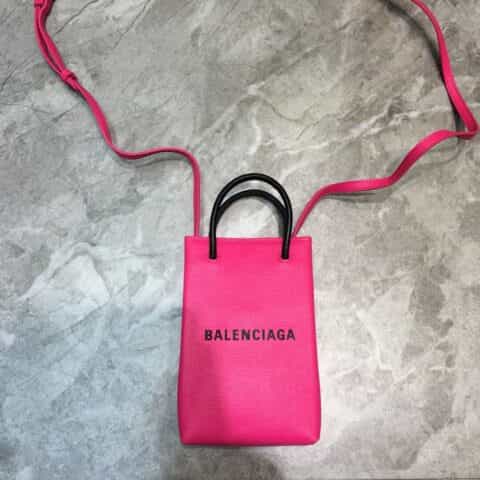 Balenciaga巴黎世家配牛皮肩带迷你手机包