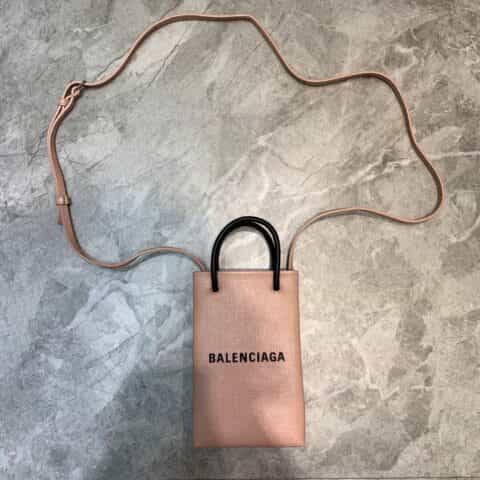 Balenciaga巴黎世家配牛皮肩带迷你手机包