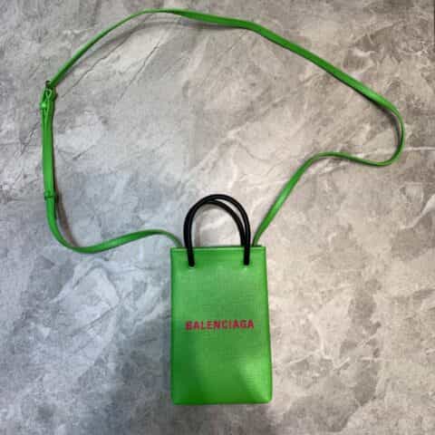 Balenciaga巴黎世家配牛皮肩带迷你手机包