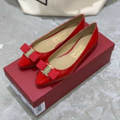 SF salvatore Ferraga*o  菲拉*慕春夏新款布扣尖头细跟浅口漆皮单鞋