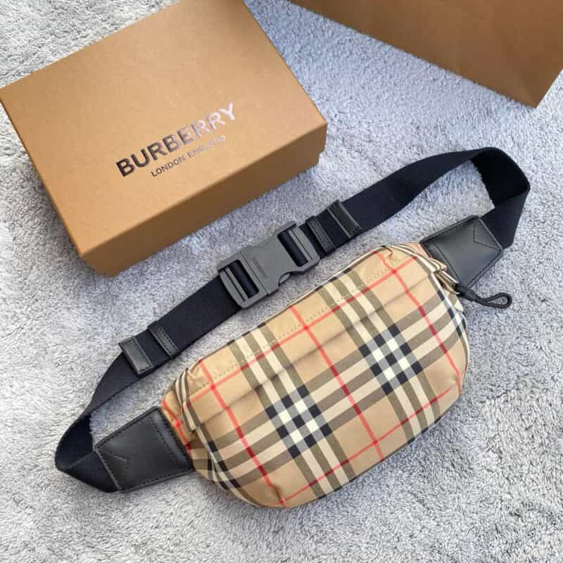Burberry巴宝莉Vintage 复古格纹胸包腰包