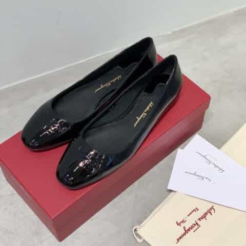 SF salvatore Ferraga*o  菲拉*慕芭蕾舞烫压纹漆皮平底鞋鞋