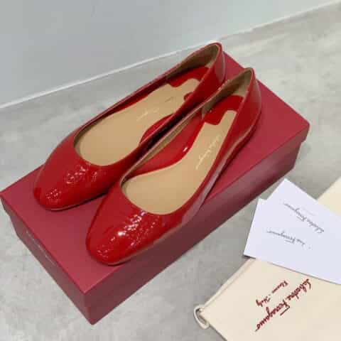 SF salvatore Ferraga*o  菲拉*慕芭蕾舞烫压纹漆皮平底鞋鞋