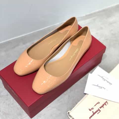 SF salvatore Ferraga*o  菲拉*慕芭蕾舞烫压纹漆皮平底鞋鞋