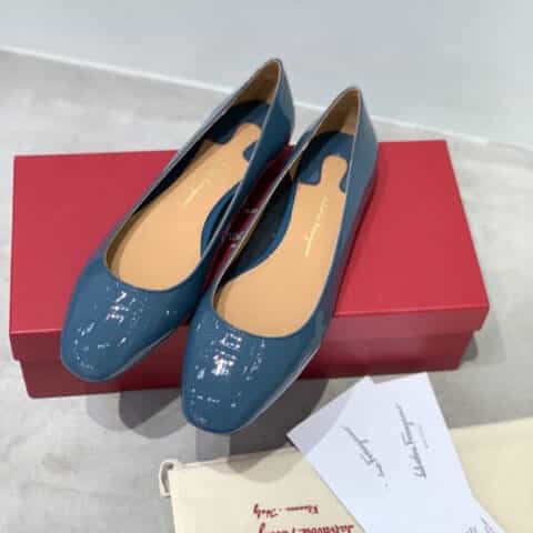SF salvatore Ferraga*o  菲拉*慕芭蕾舞烫压纹漆皮平底鞋鞋