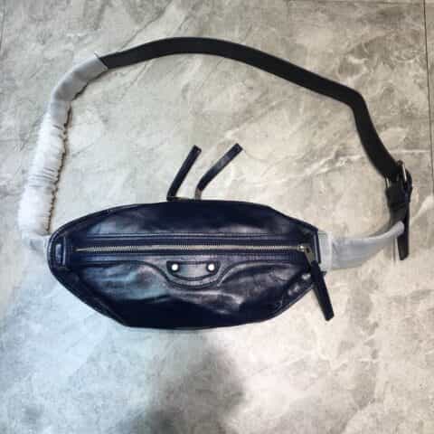 Balenciaga巴黎世家爆裂纹小牛皮材质机车型胸包腰包933