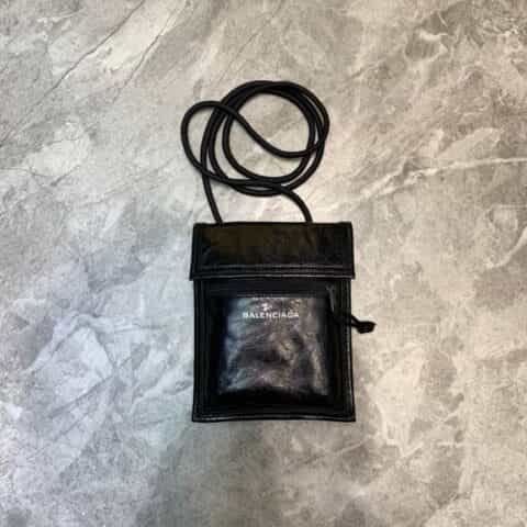 Balenciaga巴黎世家数码烫logo原版进口褶皱皮手机包皮绳挎包