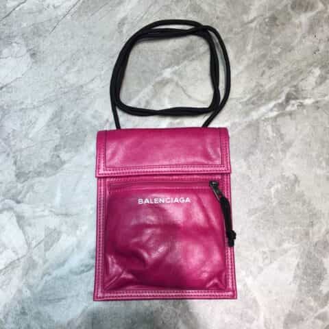Balenciaga巴黎世家数码烫logo原版进口褶皱皮手机包皮绳挎包