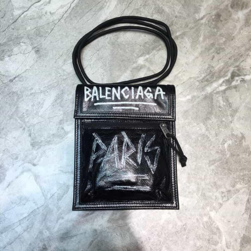 Balenciaga巴黎世家数码烫logo原版进口褶皱皮手机包皮绳挎包
