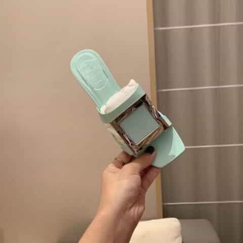 Roger vivier 2021年夏季拖鞋Bikiviv'金属扣PVC穆勒鞋