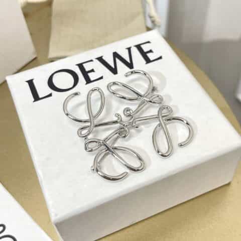 新款LOEWE罗意威胸针
