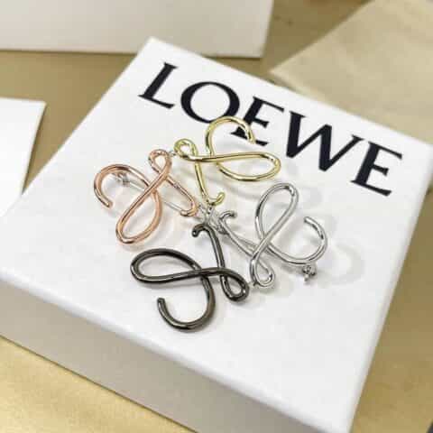 新款LOEWE罗意威胸针
