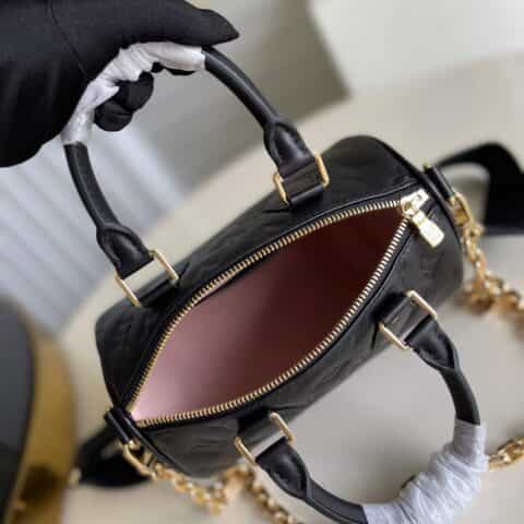 Louis Vuitton LV Speedy Bandoulière 22 handbag M58631