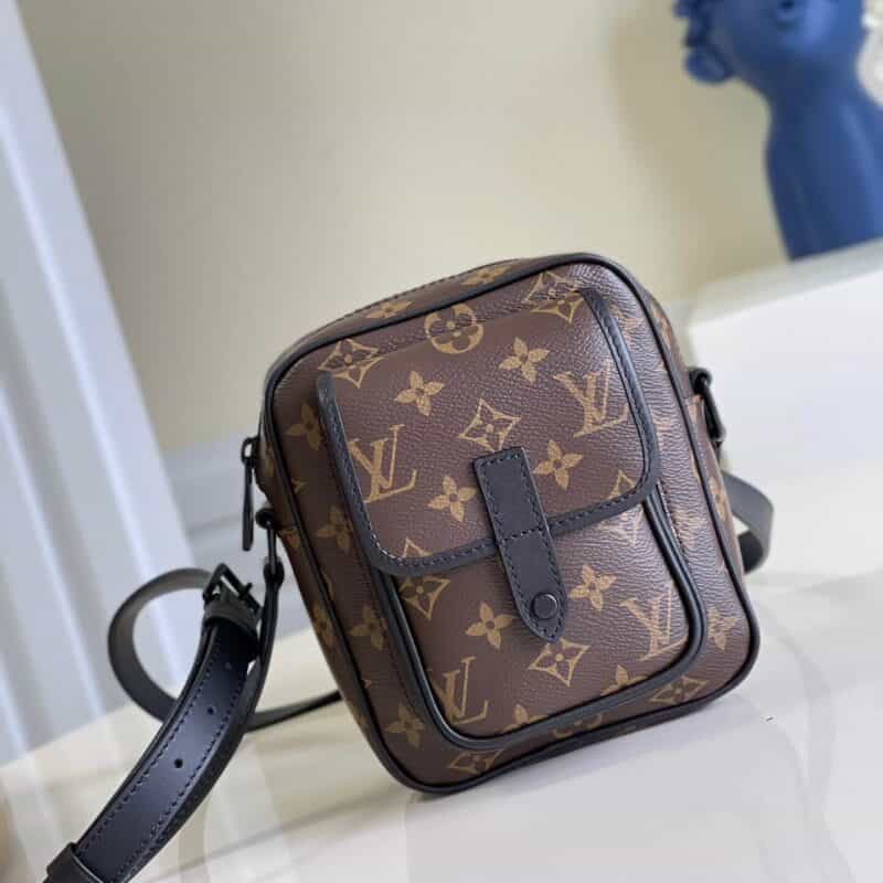 Louis Vuitton LV Christopher Wearable Wallet相机包M69404
