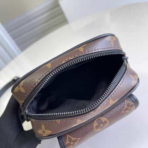 Louis Vuitton LV Christopher Wearable Wallet相机包M69404
