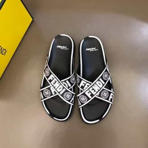 FENDI芬迪   鞋面为3D打印牛皮经典男士拖鞋