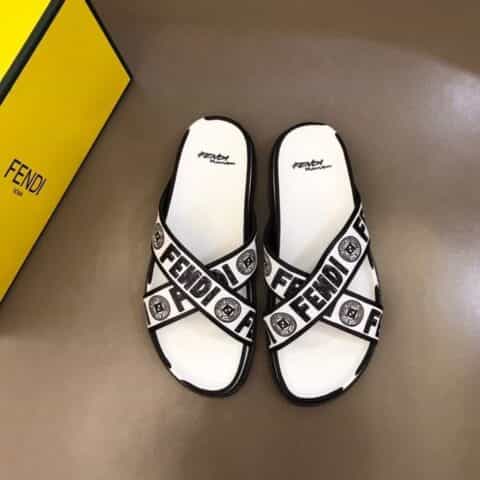 FENDI芬迪   鞋面为3D打印牛皮经典男士拖鞋