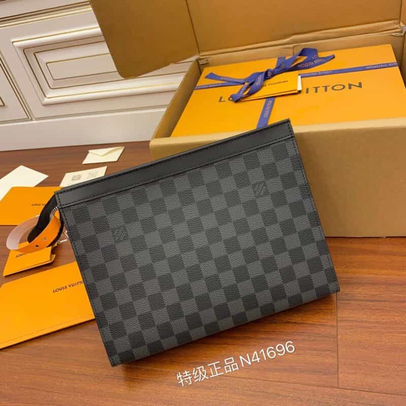 Louis Vuitton LV Pochette Voyage黑格中号手拿包 N41696