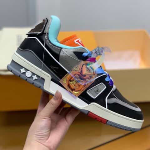 LV/路易威登 双色小牛皮黑色条纹男士运动跑鞋