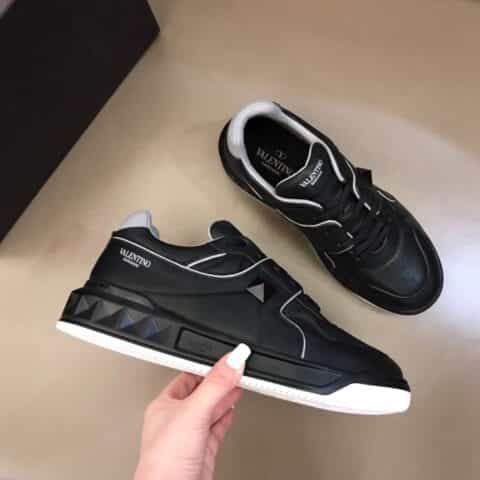 Valentin* Garavani ONE STUD 低帮小牛皮运动鞋