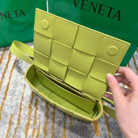 Bottega Veneta葆蝶家  The Belt Cassttte腰包 639367奇异果色