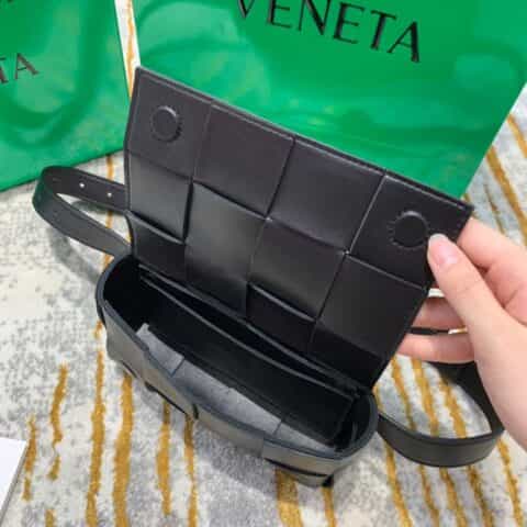 Bottega Veneta葆蝶家  The Belt Cassttte腰包 639367黑色