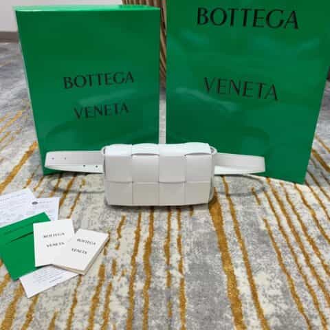 Bottega Veneta葆蝶家  The Belt Cassttte腰包 639367白色
