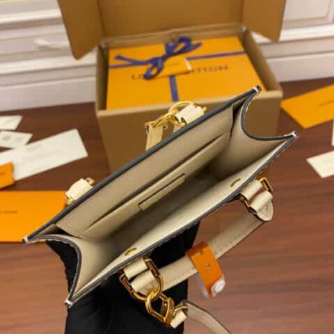 Louis Vuitton LV Petit Sac Plat 渐变色琴谱包 M80449