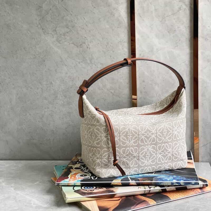 Loewe罗意威 Cubi绣花便当包腋下包 0558大号