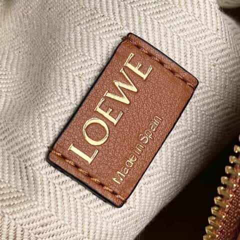 Loewe罗意威 Cubi绣花便当包腋下包 0558大号