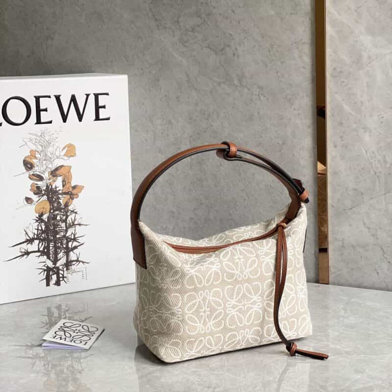Loewe罗意威 Cubi绣花便当包腋下包 0559小号