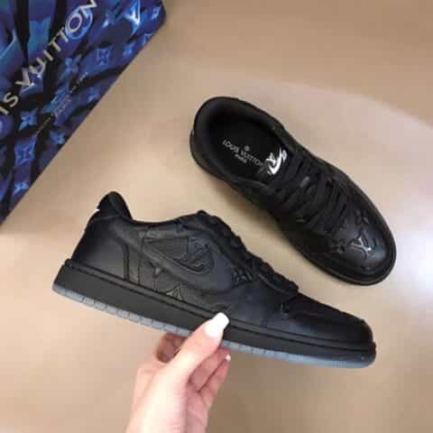 L.v& Nike    由小牛皮制成联名系带低帮运动鞋