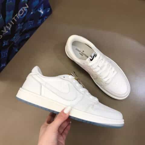 L.v& Nike    由小牛皮制成联名系带低帮运动鞋