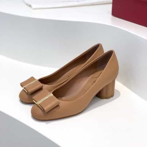 SF salvatore Ferraga*o  菲拉*慕全新vara超大蝴蝶结圆头梅花跟高跟鞋