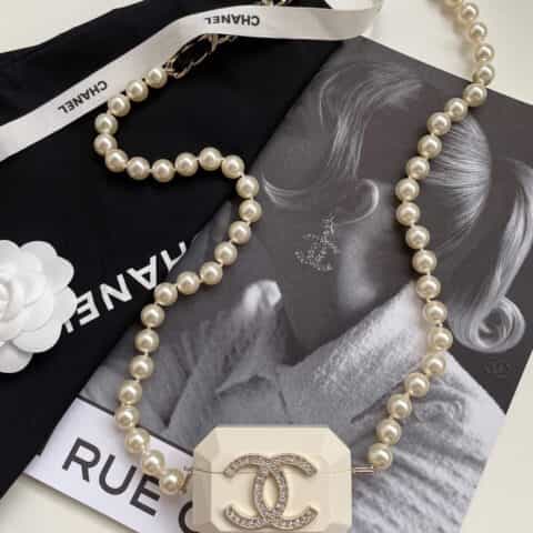 Chanel 2021高级手工坊亚克力AirPods耳机盒子 AB6678白色
