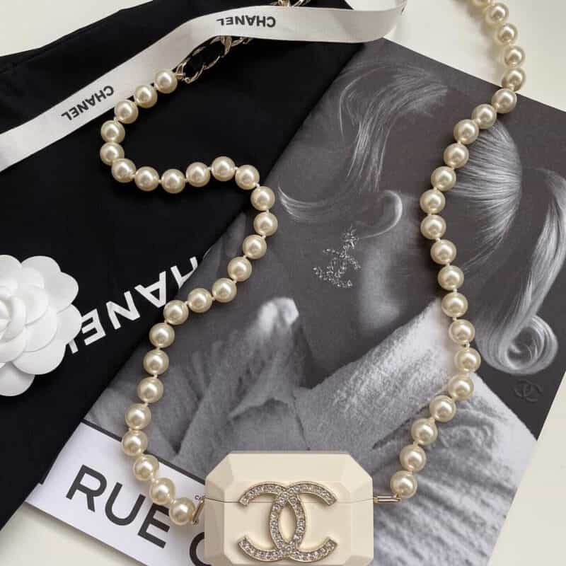 Chanel 2021高级手工坊亚克力AirPods耳机盒子 AB6678白色