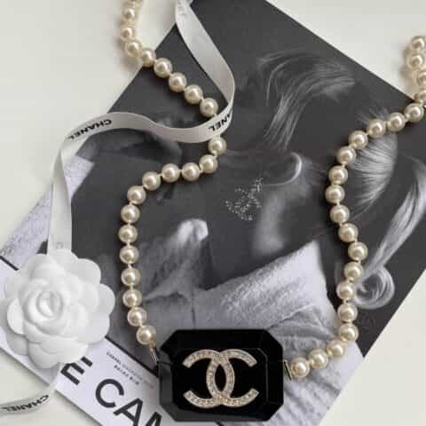 Chanel 2021高级手工坊亚克力AirPods耳机盒子 AB6678黑色