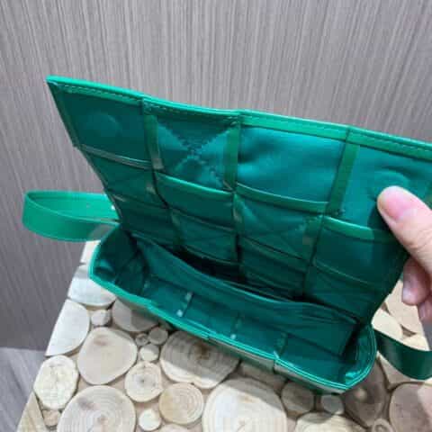 Bottega Veneta葆蝶家 Cassttte四格 651053油蜡皮赛车绿